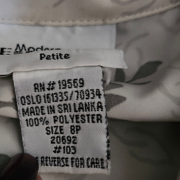 Modern Essentials Petite Button Down Blouse Size 8P - Picture 5 of 7